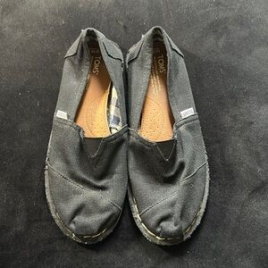 Used Black Toms Men’s Slip-on shoes size 10.5